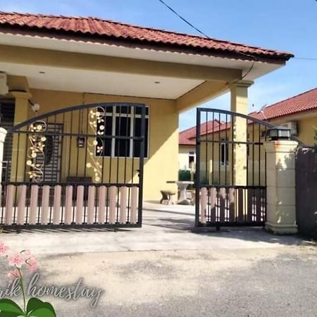 Anggerik Homestay Dungun Kampong Sura Tengah Екстер'єр фото