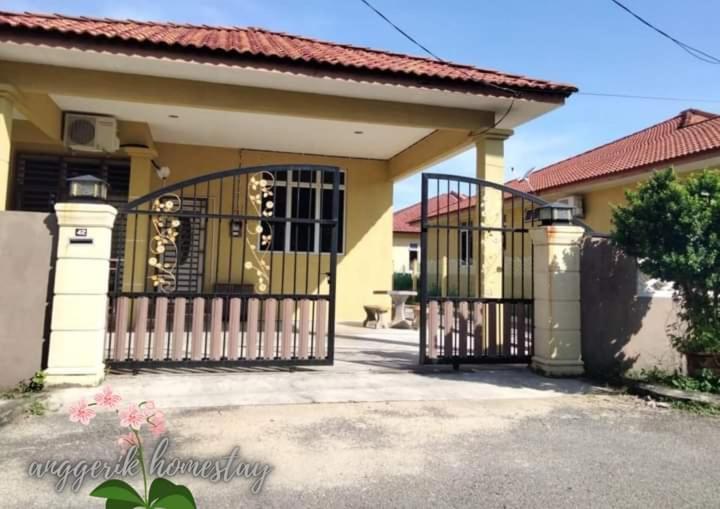 Anggerik Homestay Dungun Kampong Sura Tengah Екстер'єр фото