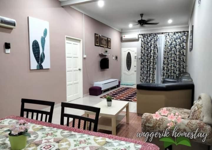 Anggerik Homestay Dungun Kampong Sura Tengah Екстер'єр фото